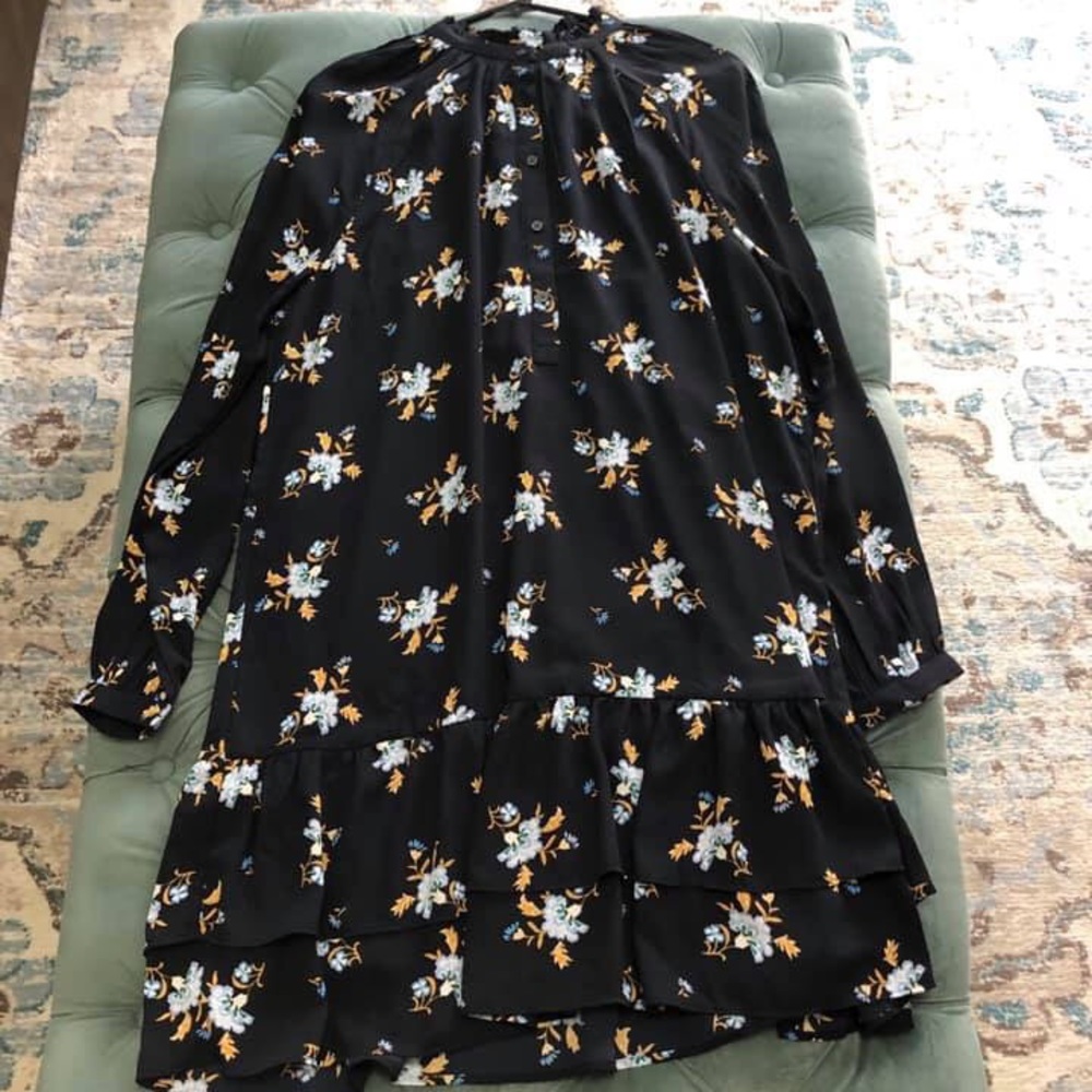 EUC (worn once) navy Loft dress - size L